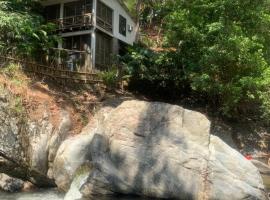 Private Minca Rainforest Getaway Beside The River, viešbutis mieste Minca
