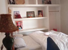 apartement 1 bif house taghazout tachdirt, hotel in Ikouzza
