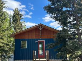 Cabin with Fields of Dreams, chalet de monta&ntilde;a en Whitehorse