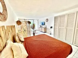 Cosy Studio, Mont Vernon fews steps from Orient Bay Beach