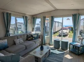 Beautifully presented beachcomber holiday home sited on the Durdle Door holiday park within a few minutes walk from the path that leads to the famous Durdle Door arch and Lulworth cove