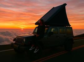 Embark on a journey through Maui with Aloha Glamp's jeep and rooftop tent allows you to discover diverse campgrounds, unveiling the island's beauty from unique perspectives each day, hotel v destinaci Paia