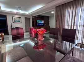 Confortável apartamento, hotel in Jataí