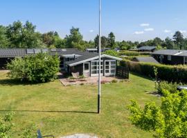 3 Bedroom Lovely Home In Rødby, hotel v destinaci Rodby