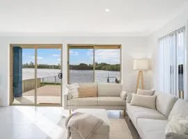 Swansea Lake Front Retreat with private jetty
