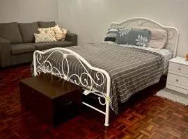 Cosy Spacious Private Room with Ensuite Bath Near LRT Station