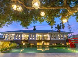 Antiya Hotel Phuket, hotel ve městě Phuket