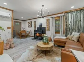 Stylish Cabin with Hot Tub Games & More