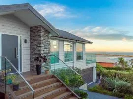 Sea View Paradise with Hot Tub