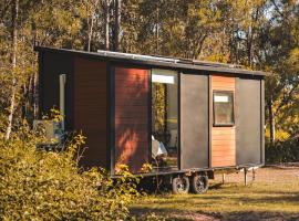 Mirror Reflections by Tiny Away, glamping en Tamborine