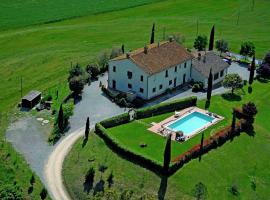 Modern Farmhouse in Pienza with Pool, hotel i Pienza
