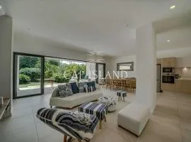 Garden level apartment, beach 8min walk