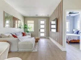 Chic & Spacious 4 Bedroom 3 Full Bathrooms Retreat in West Tampa and Pvt Backyard