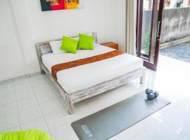 Ava Guesthouse #3 - Cozy Room with Desk&Kitchenette, hotel v destinaci Badung