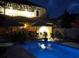 Les Jardins Saint Laurent, hotel v destinaci Parthenay