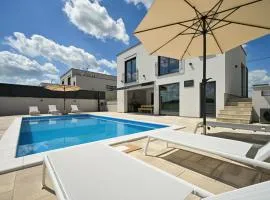 Beautiful Home In Maglenca With Sauna