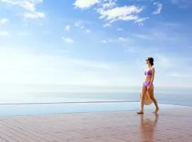 A La Carte Da Nang Beach