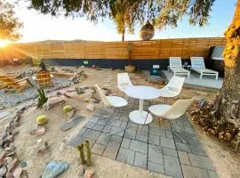 Rancho Relaxo - hot tub, fire pit, open air bath and comfy beds