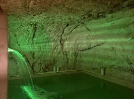 Cave Luxury Suite