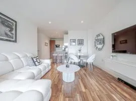 Battersea Reach Luxury Riverside Apartment
