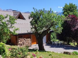 Chalet Mounette Ski Sauna Lac Embrun, chalet in Puy-Sanières