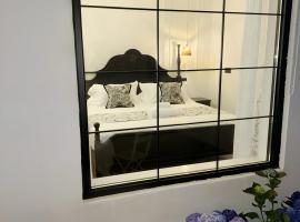 Qin Island Boutique Hotel and Cafe, hotel u gradu Pingwan