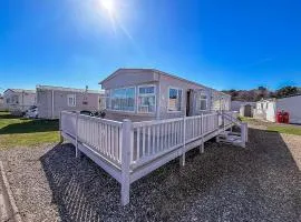Spacious Caravan For Hire With Decking By The Beach In Suffolk Ref 40094Nd