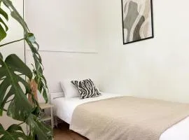 Urban Jungle Apartment 2 - Free Parking