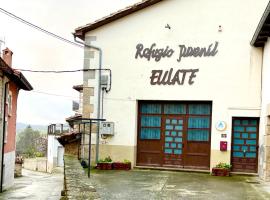 Albergue Urbasa -No se comparte, alojamiento entero, hotel u gradu 'Eulate'