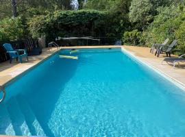 Mas Grimaud - Gîte- Studio et chambres d'hôtes familiales, hotel v destinaci Eygalieres