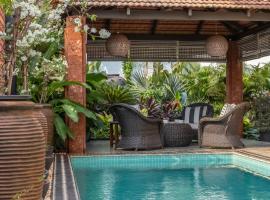 Dacha - Super Luxury 4bhk villa with pool, Hotel in Goa