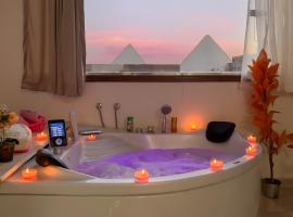 Luxury Panorama pyramids & jacuzzi, hotel v Káhiře