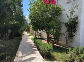 Comfortable Apartment Near Beach & Marina, hotel a Yasmine