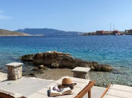 NUMĒNIA Seafront Property, hotel en Halki