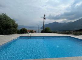 Appartamento Valentina piscina e vista lago, hotel v destinaci Riva di Solto