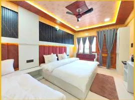 Luxury Premium Lake View Hotel Sangita Near Mall Road with #Balcony #Wifi #Parking - Best Hotel In Nainital