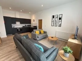Luxury 2 bedroom 2 bathroom All ground floor centrally located - 1 Queen Street - Ashbrook Serviced Apartments
