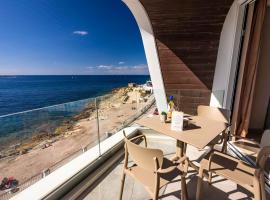 Bugibba - Central Luxury Seafront, only for family, Hotel in St Paul's Bay