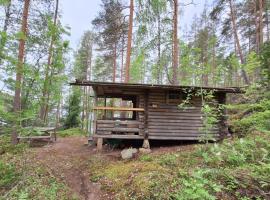 Metsäsydän mökki 5 Mörrimöykky, Hotel in Junninmäki
