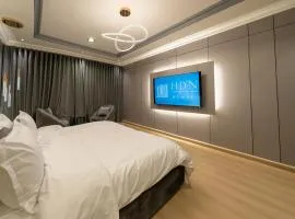 Luxuries Apt,Self-Entry,65 4K TV Smart A4