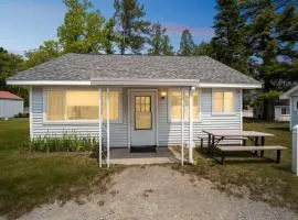 Sunnyside 3BR 1BA Relaxing Lakefront Retreat