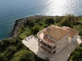 Almare Villa direct Beach Access