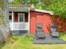 Awesome Home In Löttorp With Kitchen: Löttorp şehrinde bir otel