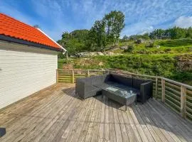 3 Bedroom Cozy Home In Farsund