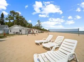 Spacious 3BR Lakefront Cottage with Stunning Views