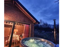 Peaceful Villa with Hot Tub - Jacuzzi, hotel v destinaci Novoberdo