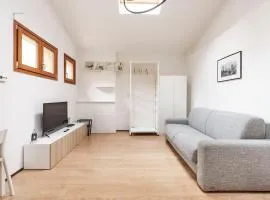 Window on the Arno II Netflix, WiFi, AC