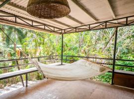 CAHAYA Nest Self-Service Home in Rainforest with Kitchen - AC, Monkeys, Bats!, hotel v destinaci Subic Bay Intl