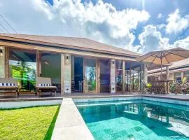 Villa Cami, steps from golden beach