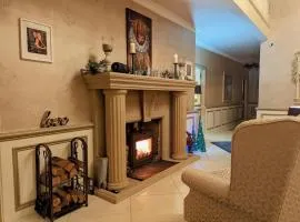 FINN VILLAGE - Loch Lomond Villa - JUNGLE ROOM en-suite bathroom & PRIVATE HOT TUB